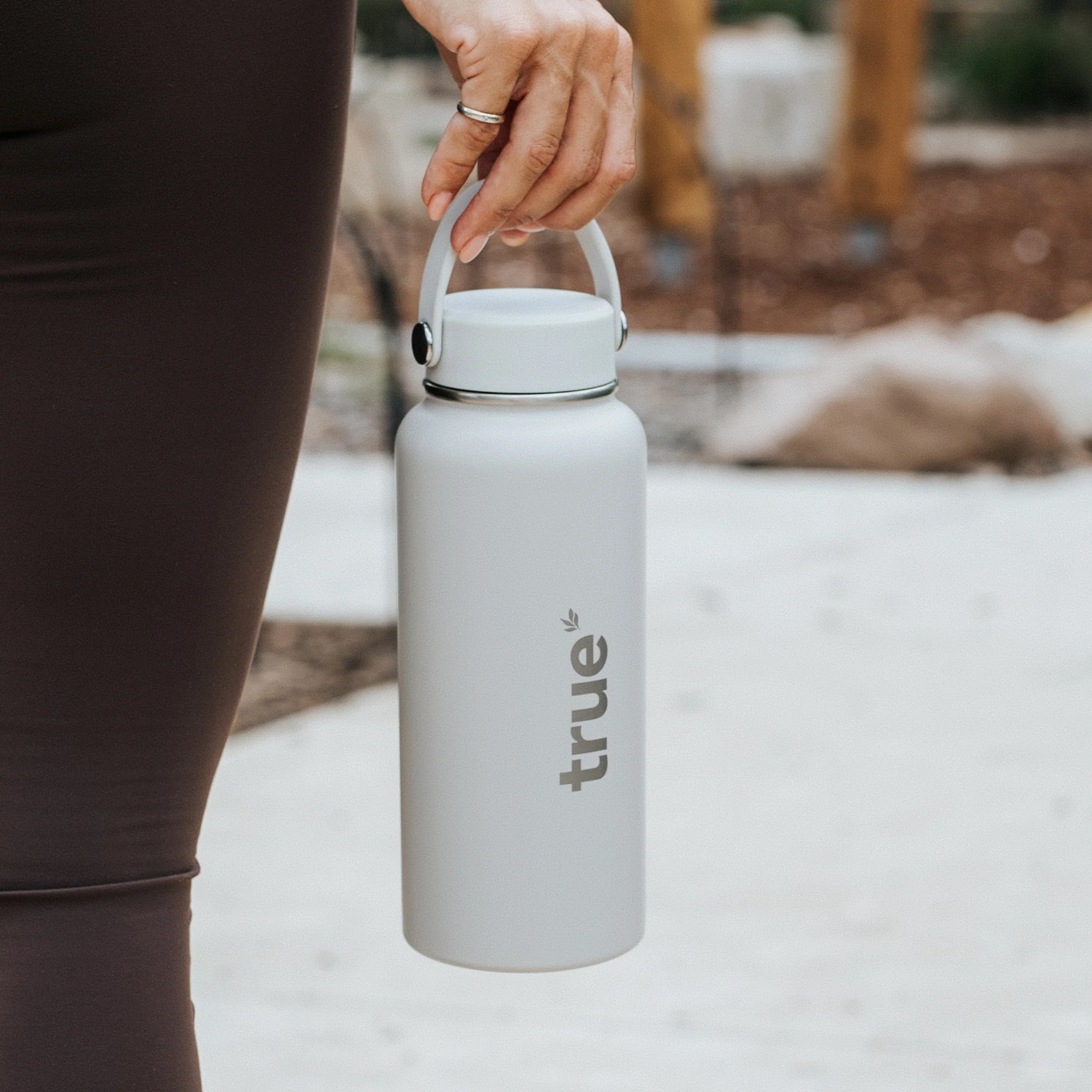 Insulated Water Bottle 1L - Sand - Image 6
